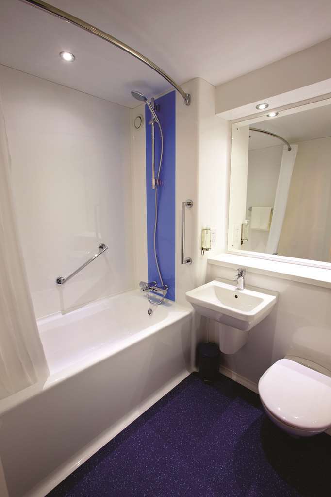 Travelodge Birmingham Dudley Szoba fotó