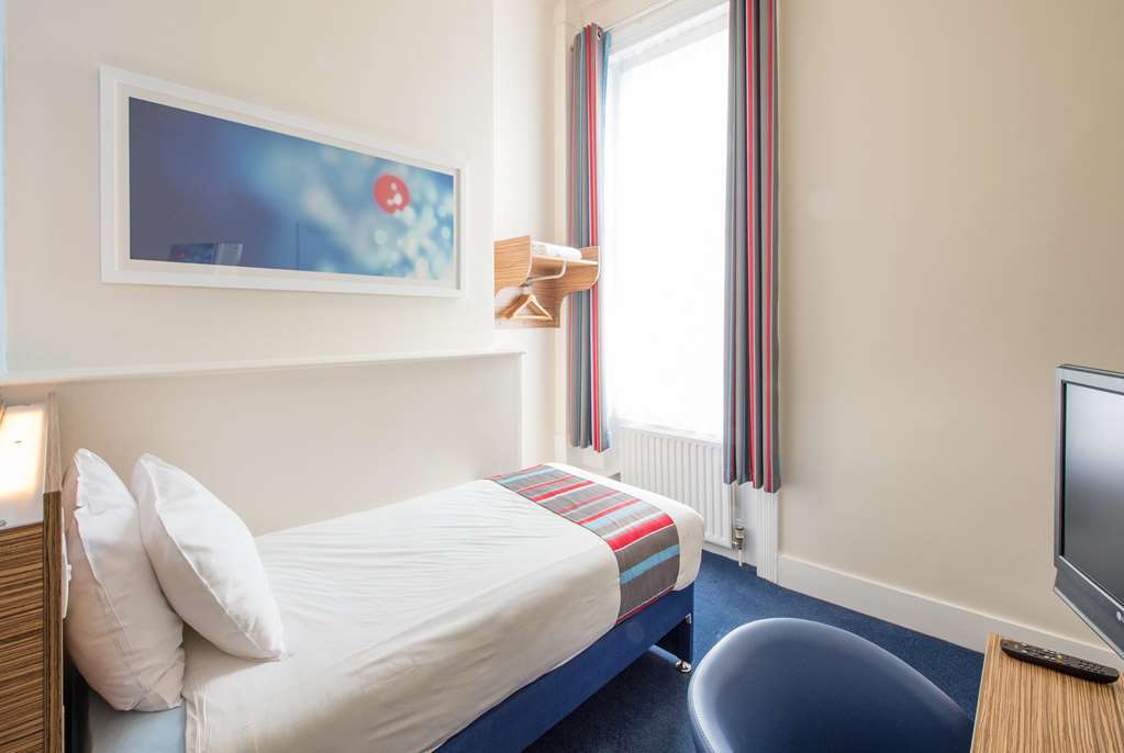 Travelodge Birmingham Dudley Szoba fotó